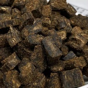Qinan agarwood aged material submerged in water grade